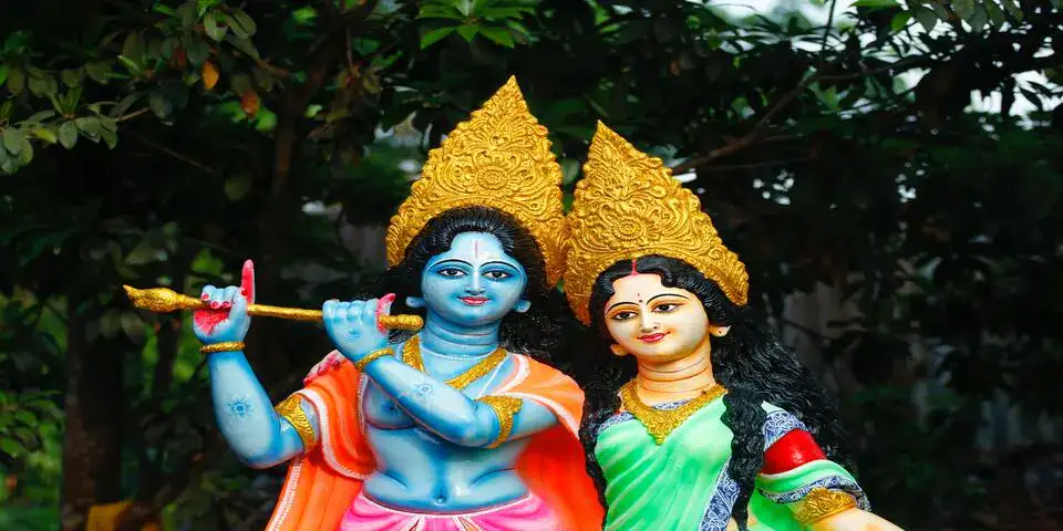 idols of god krishna and goddess radha
