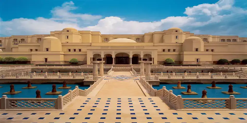 The Oberoi Amarvilas Hotel in Agra The Oberoi Amarvilas Hotel in Agra